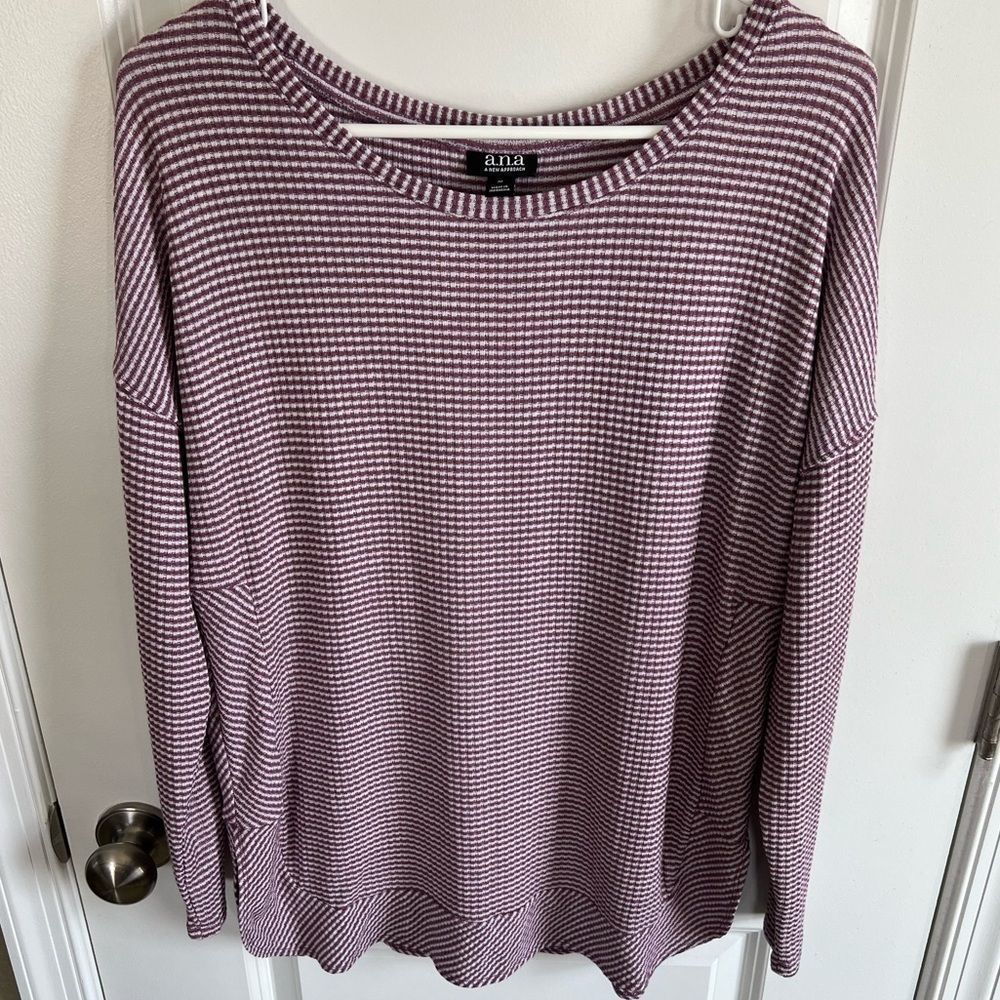 NWT a.n.a Lilac and White Striped Super Soft Top, Medium